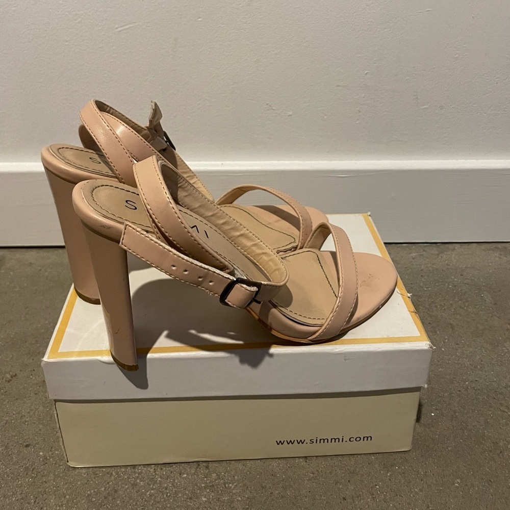 Simmi Heels size 6 nude/cream color